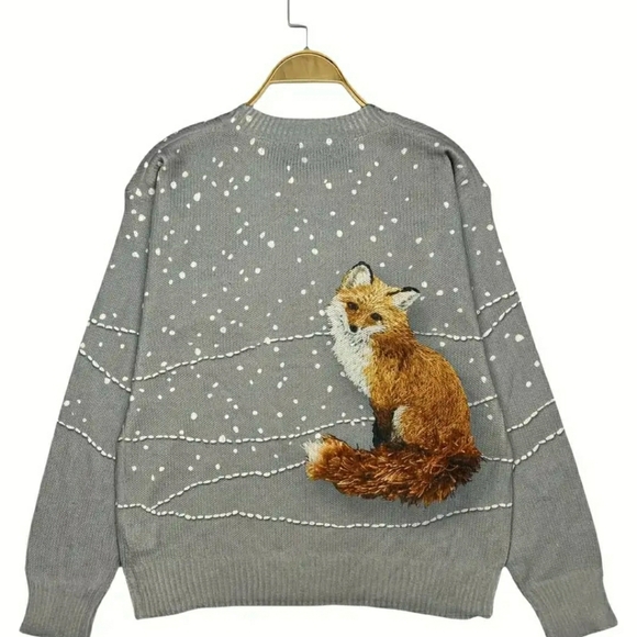 NEW! Beautiful Cozy Gray Winter Fox Sweater - Picture 4 of 6